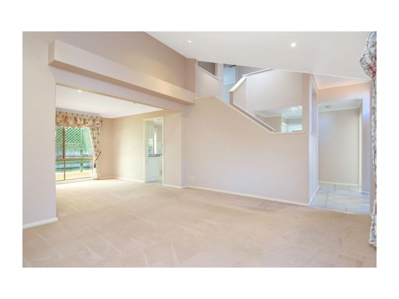11 Angourie Crt, Dural NSW 2158