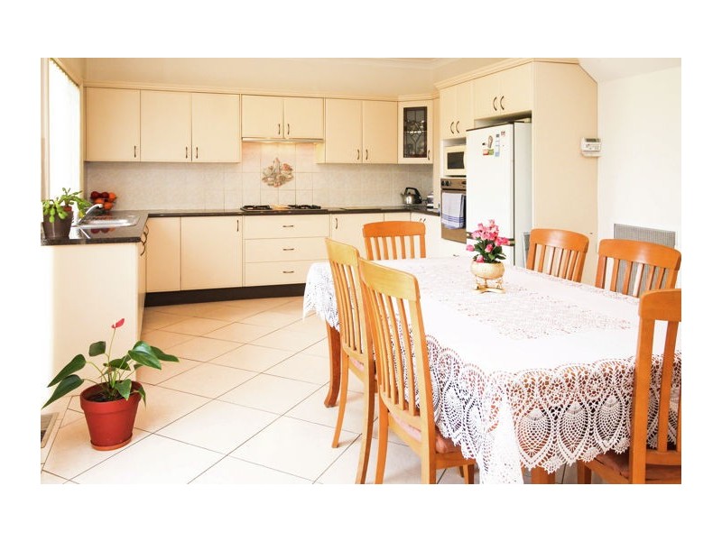 27 Comet Circuit, Beaumont Hills NSW 2155