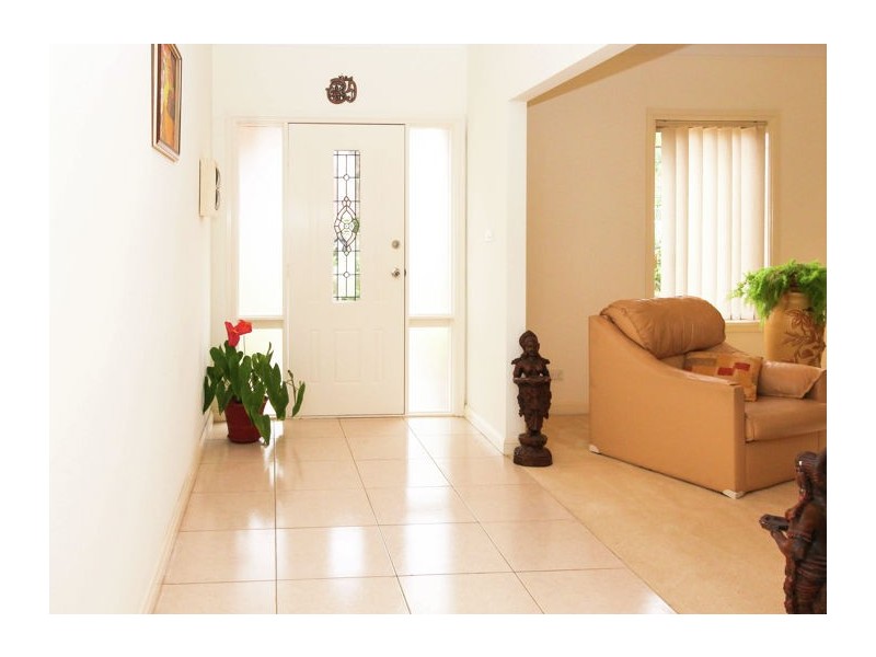 27 Comet Circuit, Beaumont Hills NSW 2155