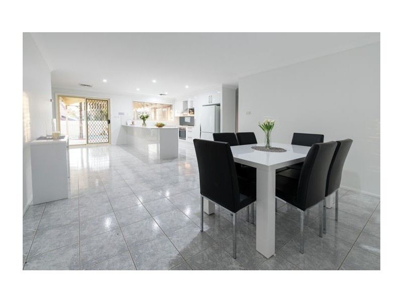 17 Springfield Crescent, Bella Vista NSW 2153