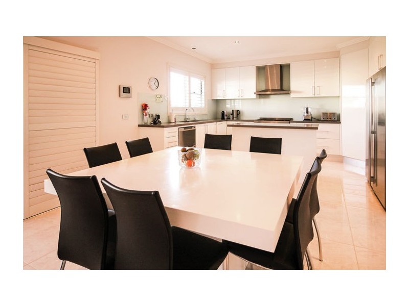 32 Chessington Tce, Beaumont Hills NSW 2155