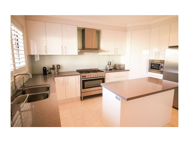 32 Chessington Tce, Beaumont Hills NSW 2155