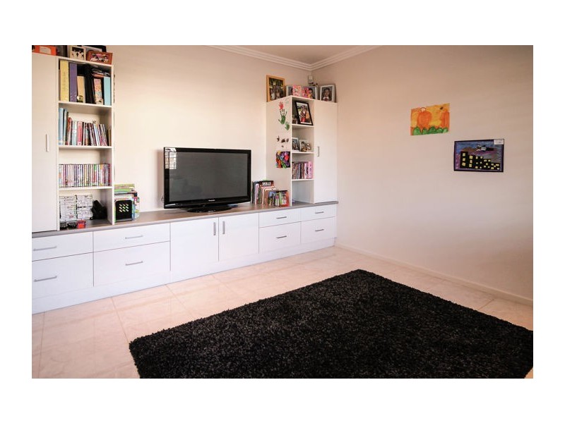 32 Chessington Tce, Beaumont Hills NSW 2155