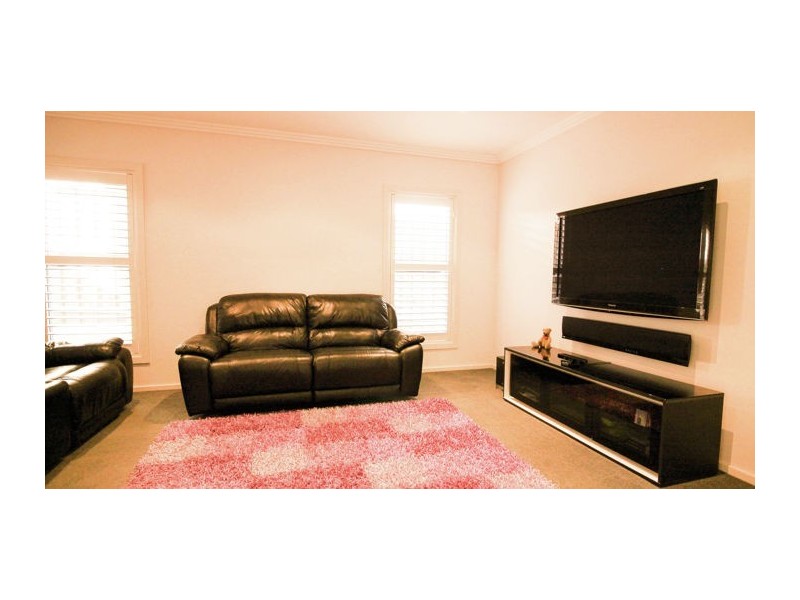 32 Chessington Tce, Beaumont Hills NSW 2155