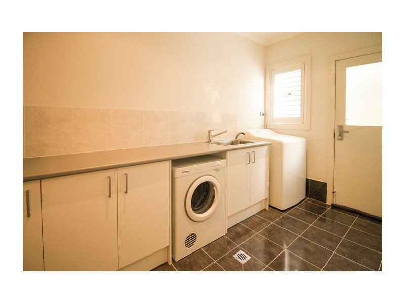 32 Chessington Tce, Beaumont Hills NSW 2155