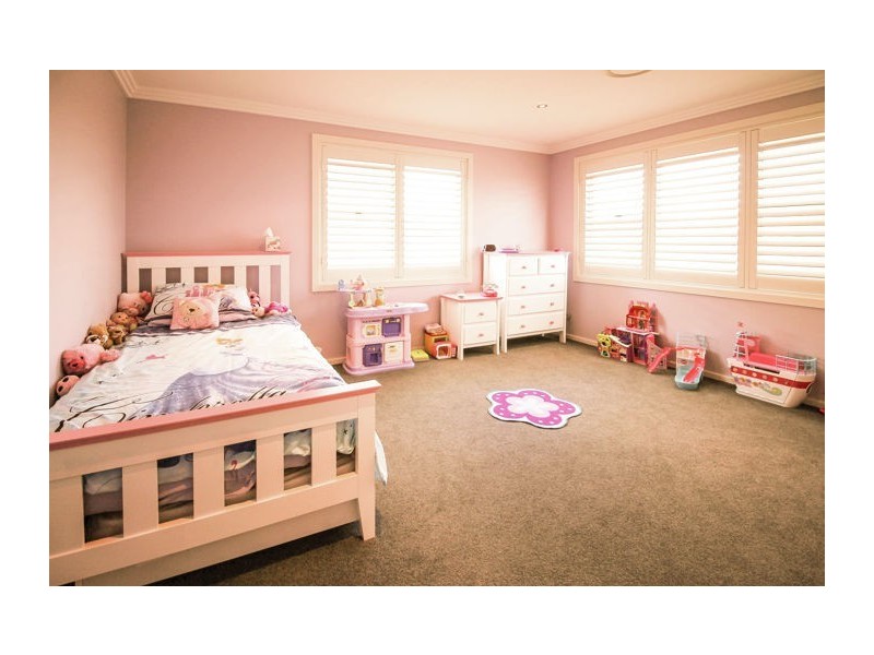 32 Chessington Tce, Beaumont Hills NSW 2155
