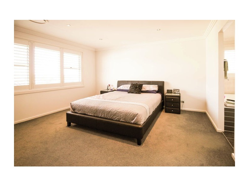 32 Chessington Tce, Beaumont Hills NSW 2155