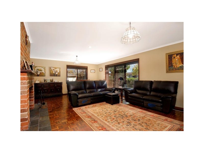 25 Battlement Crescent, Castle Hill NSW 2154