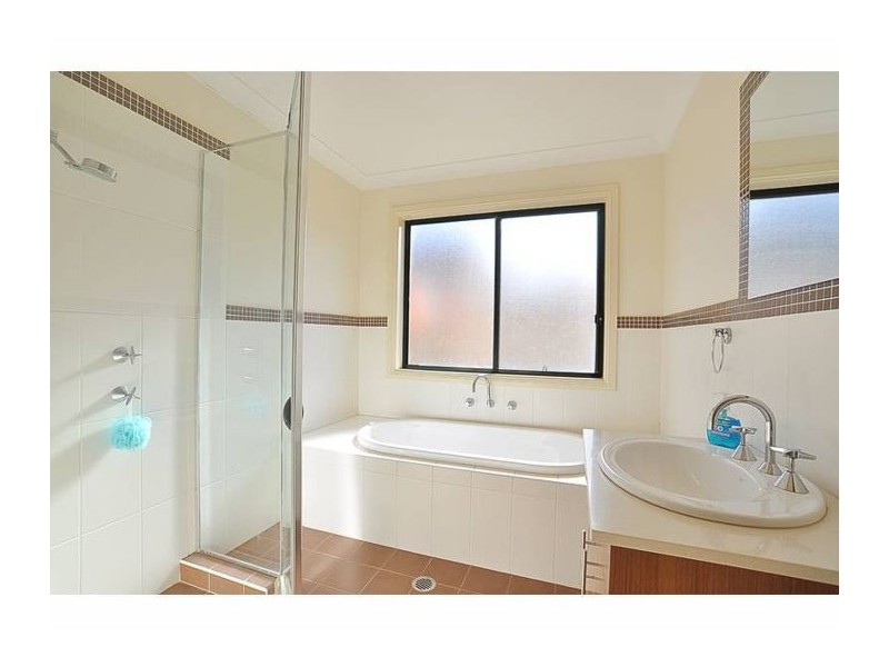 28 Rebellion Cct, Beaumont Hills NSW 2155
