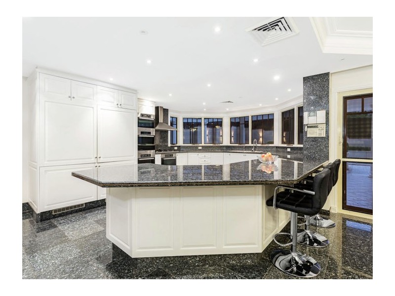 4 Hampshire Avenue, West Pennant Hills NSW 2125