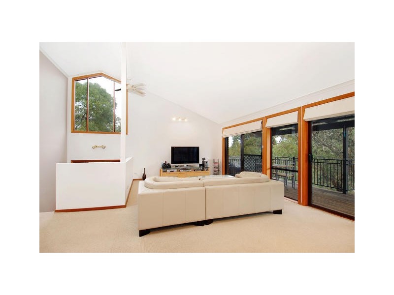 6 Chainmail Cres, Castle Hill NSW 2154