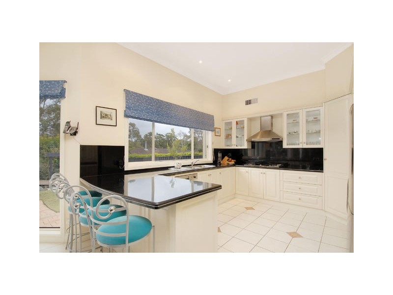 2 Brookpine PL, West Pennant Hills NSW 2125