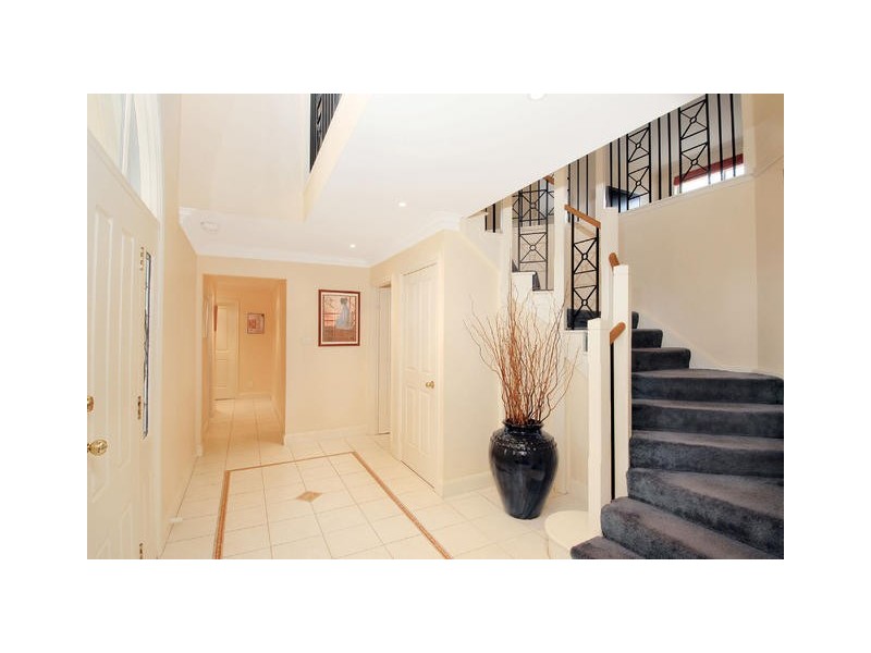 2 Brookpine PL, West Pennant Hills NSW 2125