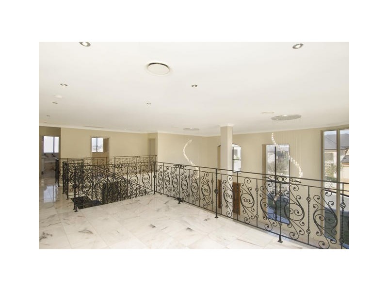 13 Pipersbrook Cres, Bella Vista NSW 2153