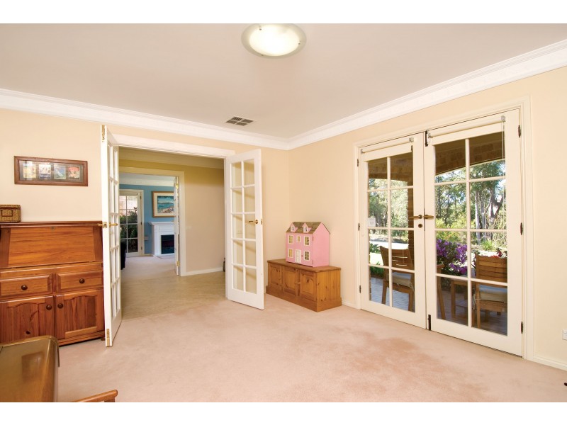 4 Kay Cl, Cherrybrook NSW 2126