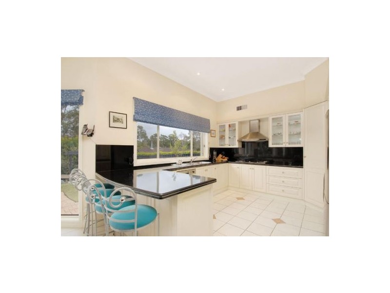 2 Brookpine Pl, West Pennant Hills NSW 2125