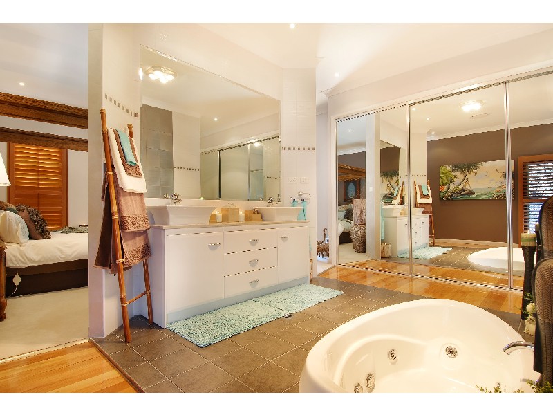 60 Eaton Road, West Pennant Hills NSW 2125