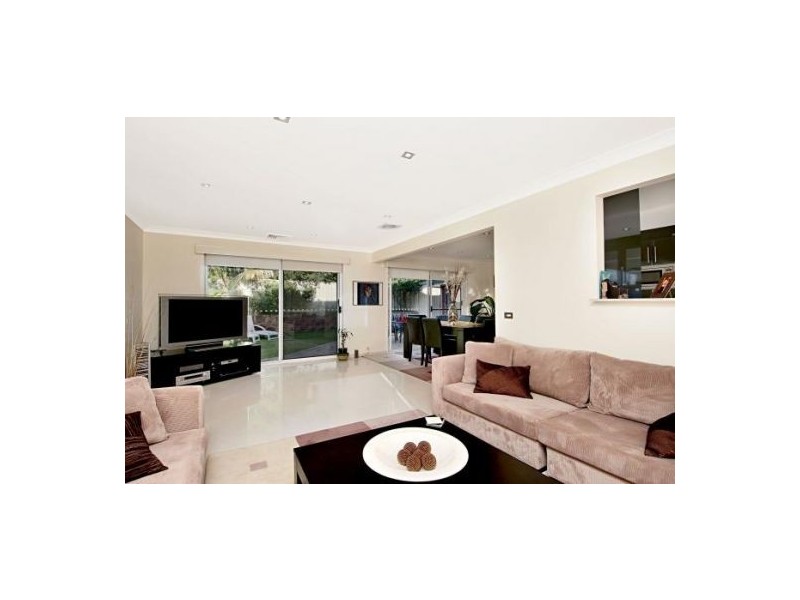 4 Bishopsgate Avenue, Castle Hill NSW 2154