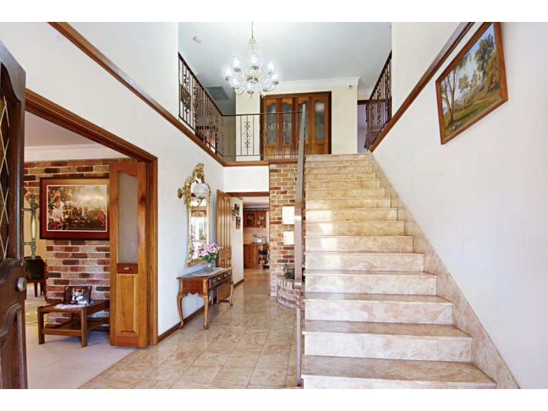 17 Cheltenham Close, Castle Hill NSW 2154