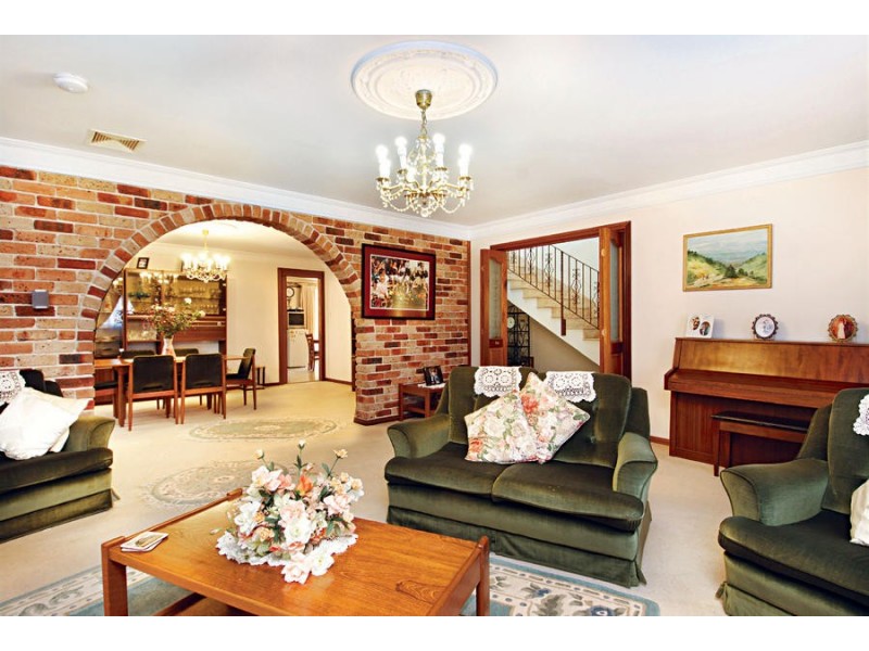 17 Cheltenham Close, Castle Hill NSW 2154