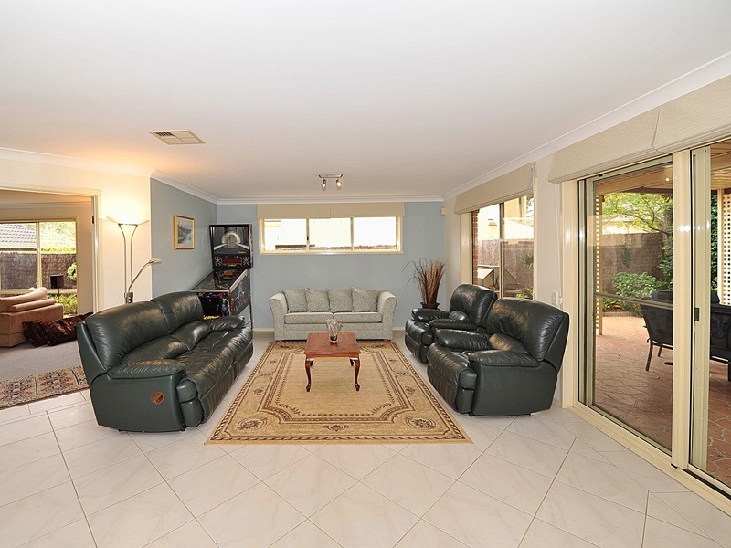 19 Hadlow Close, Beaumont Hills NSW 2155