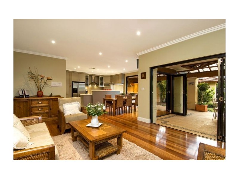 8 Kingscott Place, Castle Hill NSW 2154