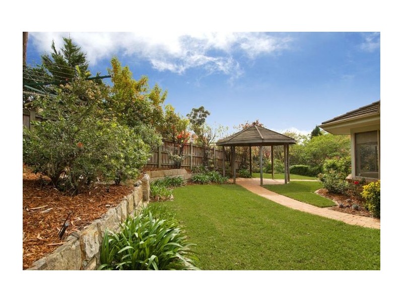 10 Lyneham Place, West Pennant Hills NSW 2125