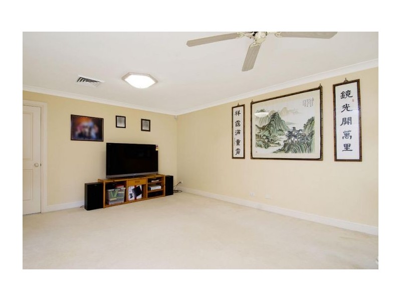 10 Lyneham Place, West Pennant Hills NSW 2125