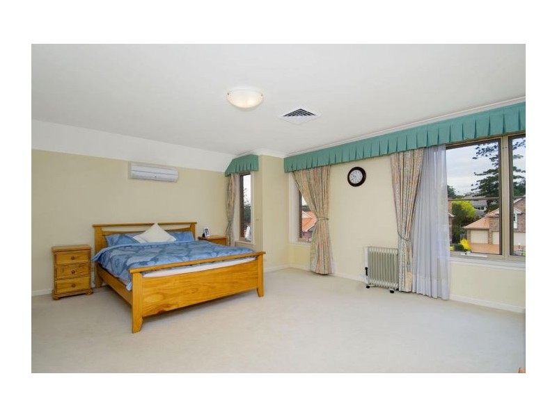 10 Lyneham Place, West Pennant Hills NSW 2125