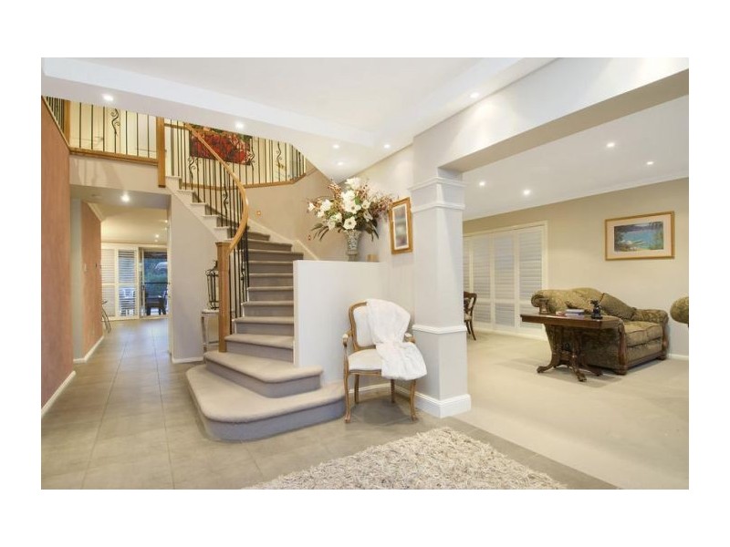 7 Honeyeater Cres, Beaumont Hills NSW 2155