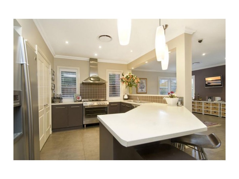 7 Honeyeater Cres, Beaumont Hills NSW 2155