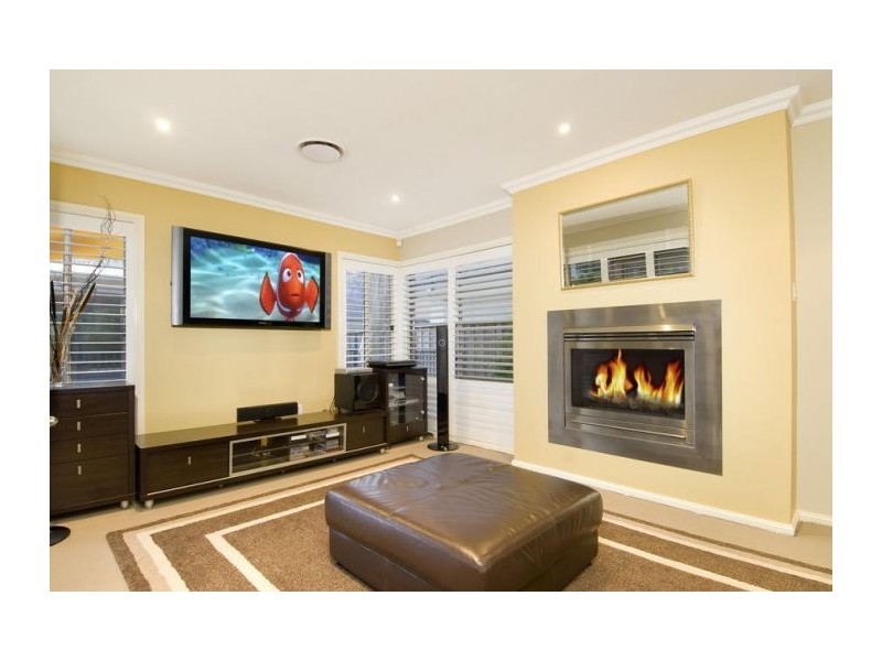 7 Honeyeater Cres, Beaumont Hills NSW 2155