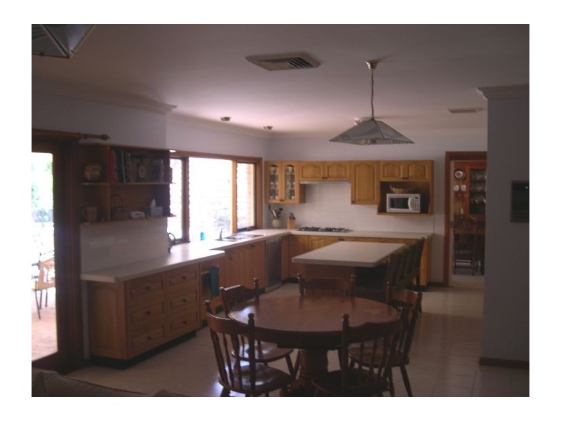 18 Harlech Crt, Castle Hill NSW 2154