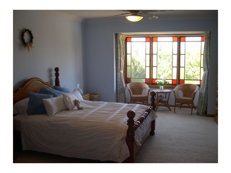 18 Harlech Crt, Castle Hill NSW 2154