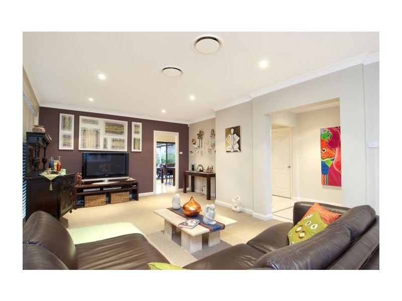 25 Woodside Av, Kellyville NSW 2155