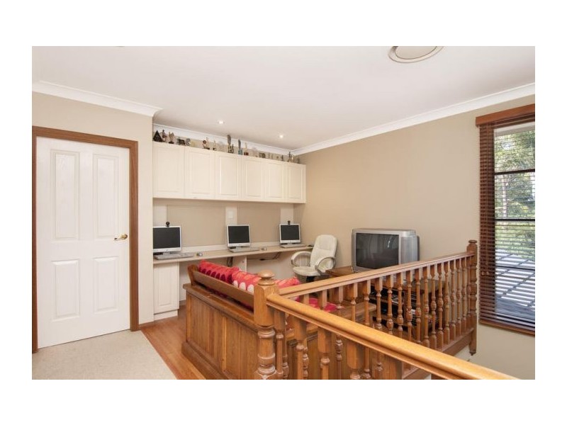 4 Woodcrest Pl, Cherrybrook NSW 2126