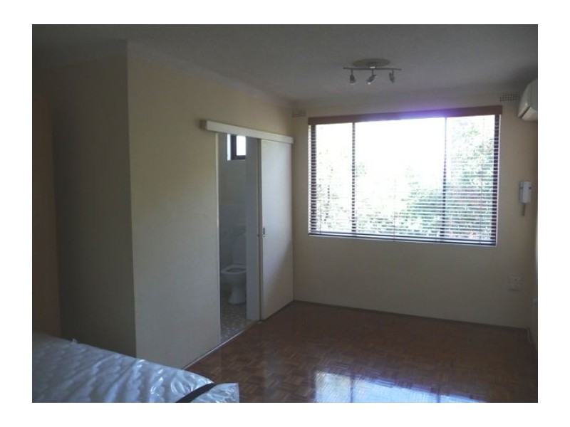 Unit 8/ 6A Bank Street, Meadowbank NSW 2114