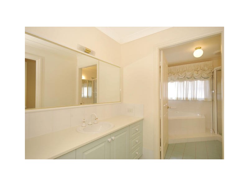 2 Golders Green Way, Glenhaven NSW 2156