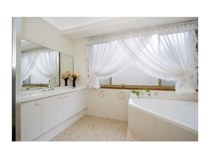 9 Battlement Cr, Castle Hill NSW 2154