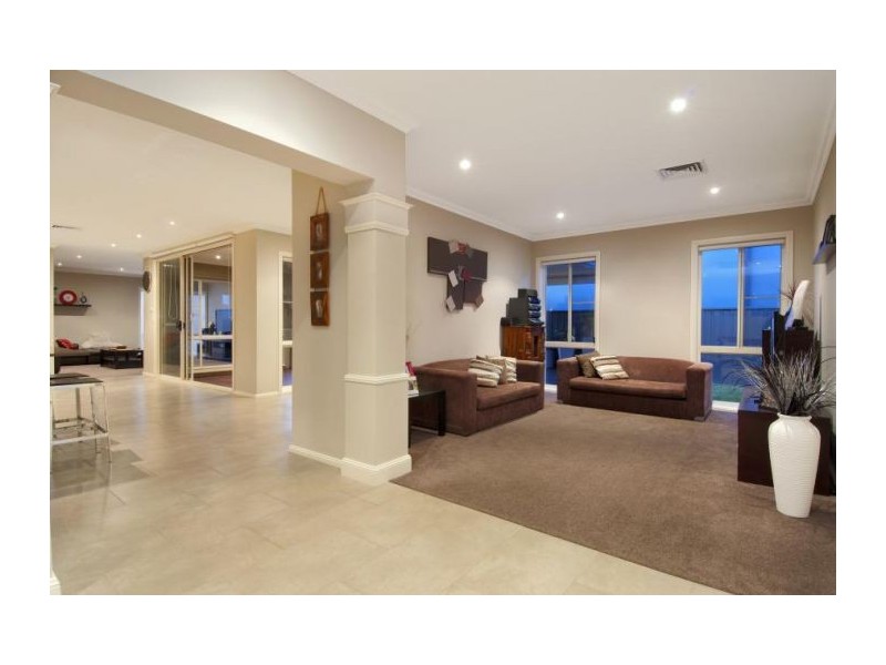 13 Honeyeater Crescent, Beaumont Hills NSW 2155