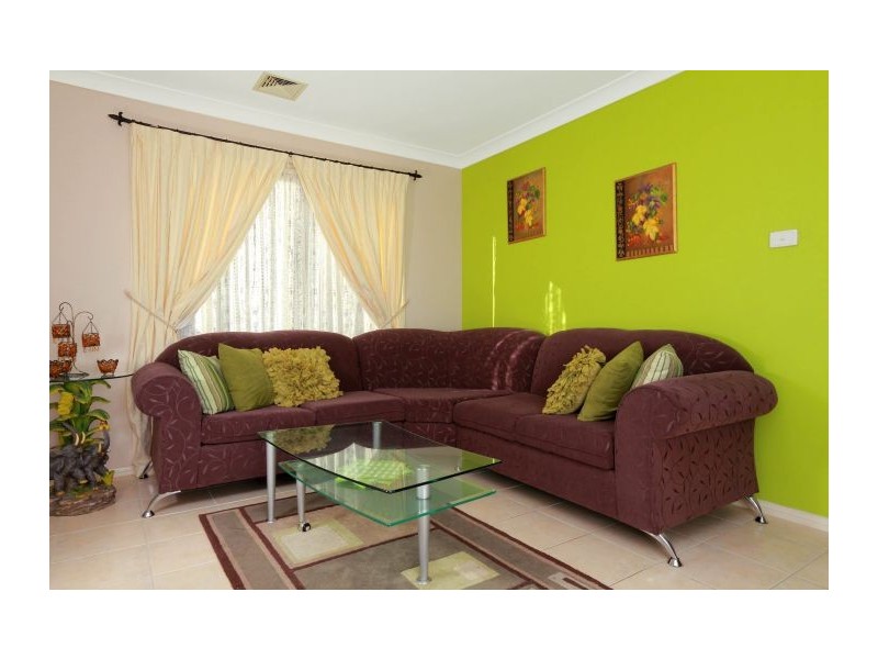 25 Millcroft Way, Beaumont Hills NSW 2155