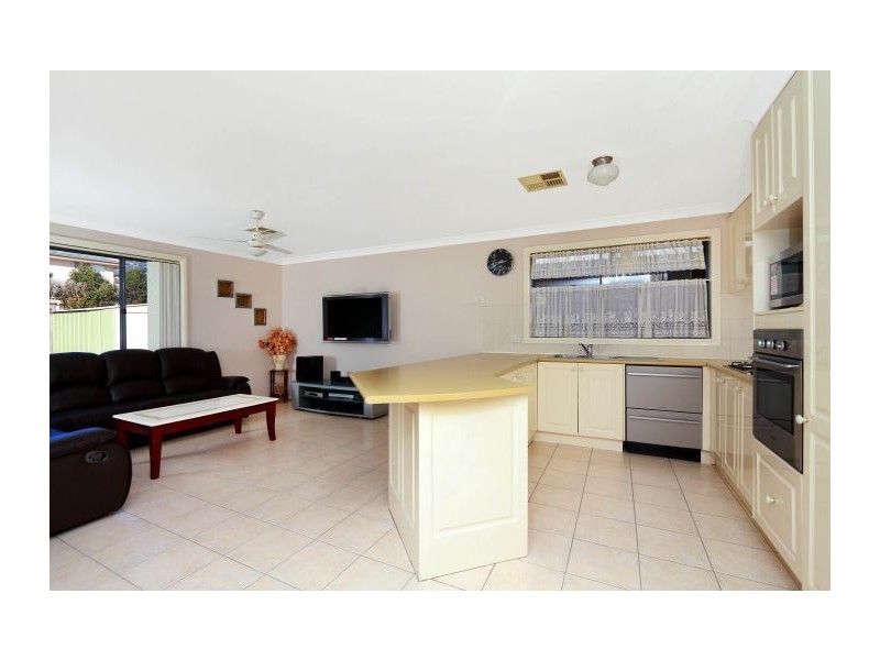 25 Millcroft Way, Beaumont Hills NSW 2155