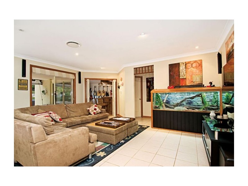 35 Gray Spence Cres, West Pennant Hills NSW 2125