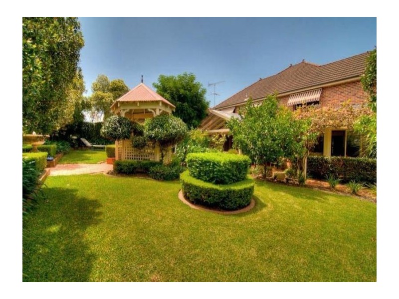 2 Wahroonga Avenue, West Pennant Hills NSW 2125