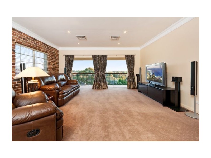 32 Redwood Close, Castle Hill NSW 2154