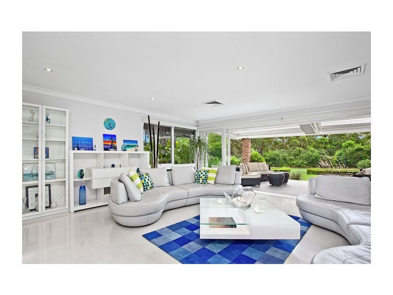 8 Eaglehawk Place, West Pennant Hills NSW 2125