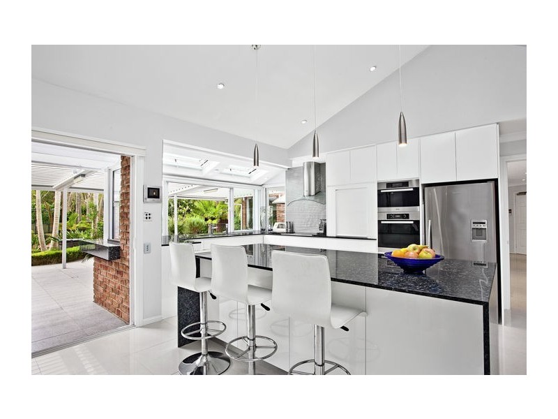 8 Eaglehawk Place, West Pennant Hills NSW 2125