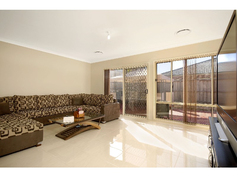 16 Woodside Ave, Kellyville NSW 2155