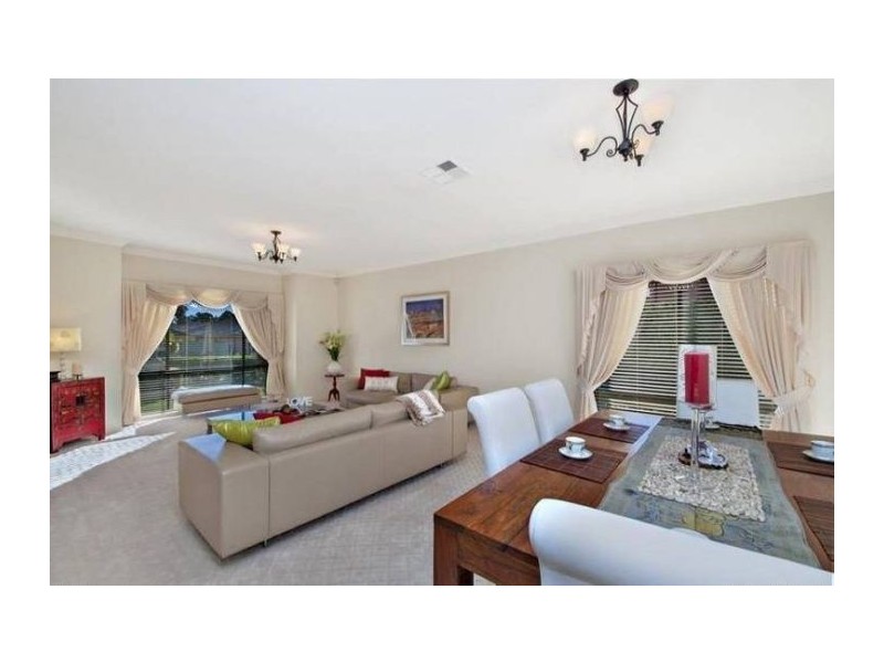 10 Emlyn Place, Beaumont Hills NSW 2155