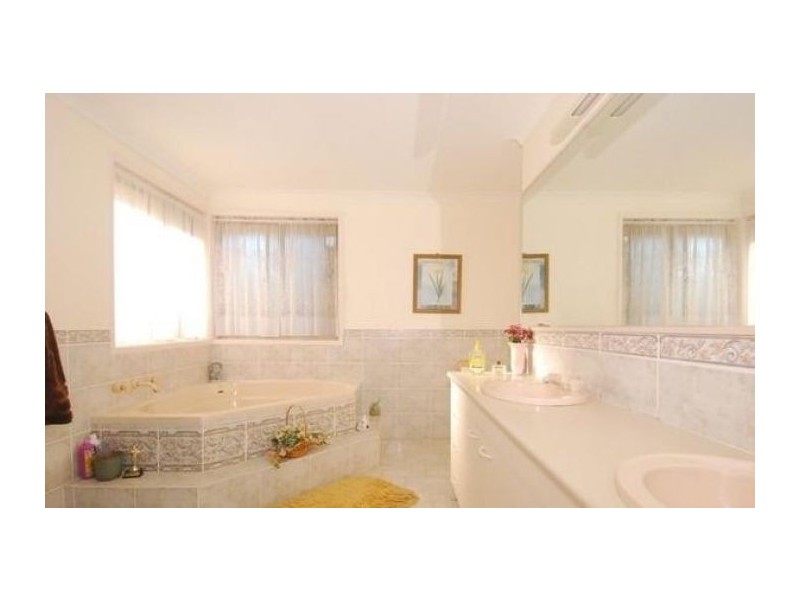 2 Bron Close, West Pennant Hills NSW 2125